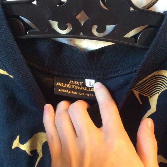 SOLD Australia Kangaroo Men’s Artsy Graphic Tee - Picture 3 of 4